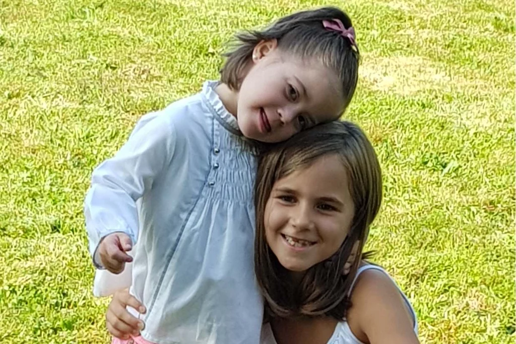 Emilie y su hermana Alma.