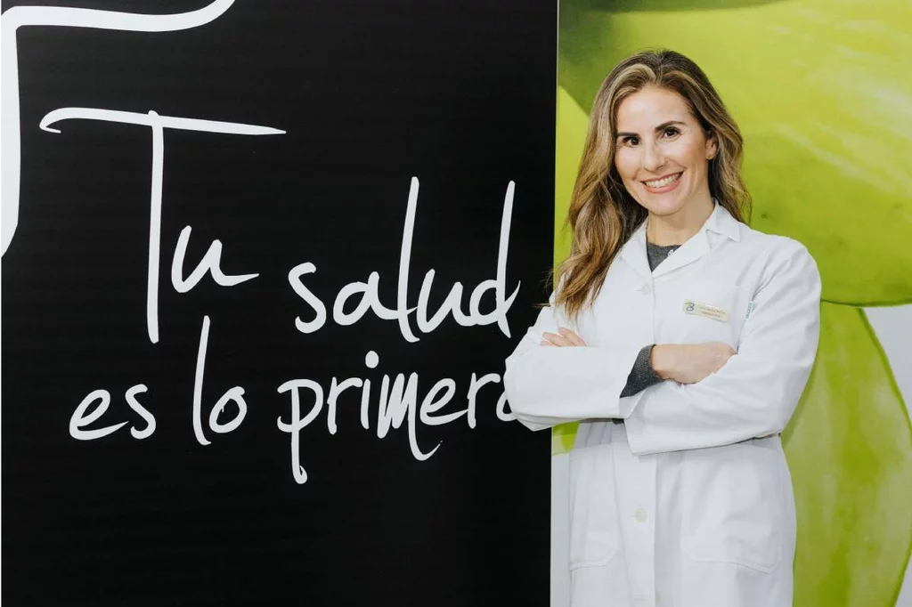 Ana SÃ¡nchez Molina, farmacÃ©utica comunitaria, en su botica ubicada en Nogales (Badajoz). Foto: ARABA PRESS. 