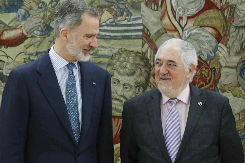 El rey Felipe VI recibe en audiencia al nuevo presidente del Tribunal Constitucional, CÃ¡ndido Conde-Pumpido, este viernes en el Palacio de la Zarzuela, en Madrid. Foto: EFE/ BALLESTEROS.