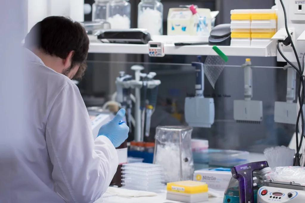El equipo de Juan José Beloqui trabaja con una lista de 54 fármacos de uso habitual donde la genética puede puede ayudar a mejorar su eficacia y toxicidad. Foto: NAVARRABIOMED.