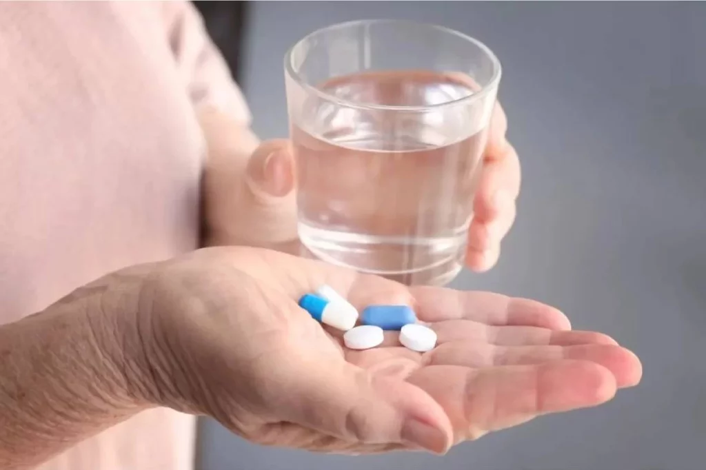 Un 74,7% de las reacciones adversas a medicamentos en 2021 fueron notificadas a los centros autonómicos de farmacovigilancia, un 25,1% a través de la industria farmacéutica y un 0,2% procedentes de la revisión de la literatura cientfica.