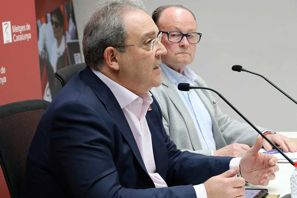 El secretario general de MC, Xavier Lleonart, y el presidente, Jordi Cruz, esperan que la cita con el consejero sea para negociar. Foto: MÃ‰DICOS DE CATALUÃ‘A