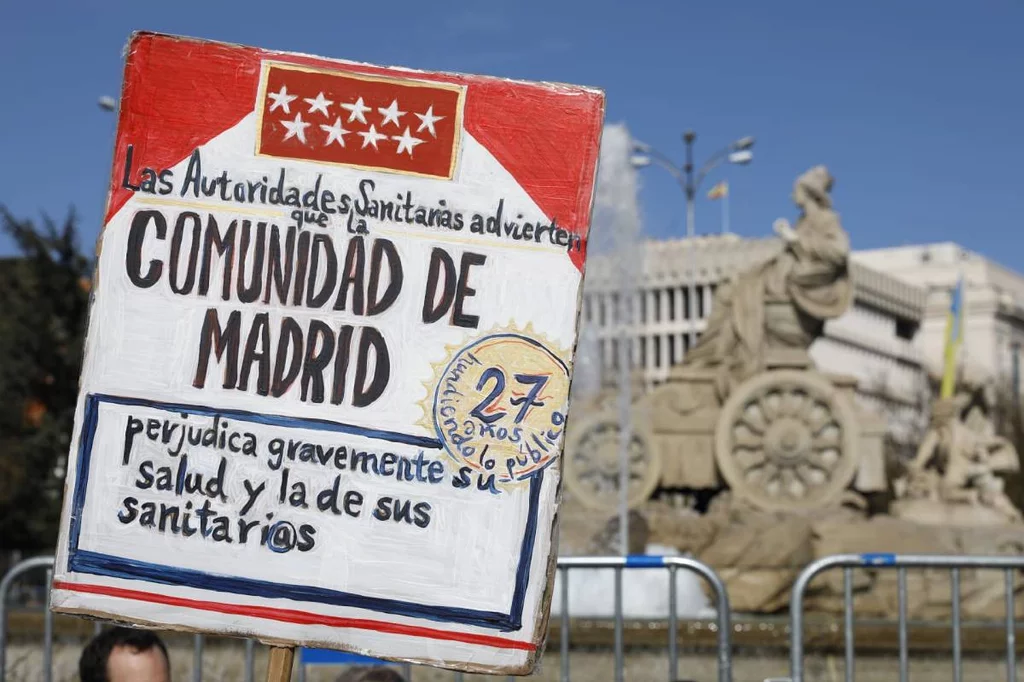 Uno de los carteles de la protesta de Madrid, ya en la Plaza de Cibeles, punto de encuentro de la manifestaciÃ³n. Foto: SERGIO ENRÃQUEZ