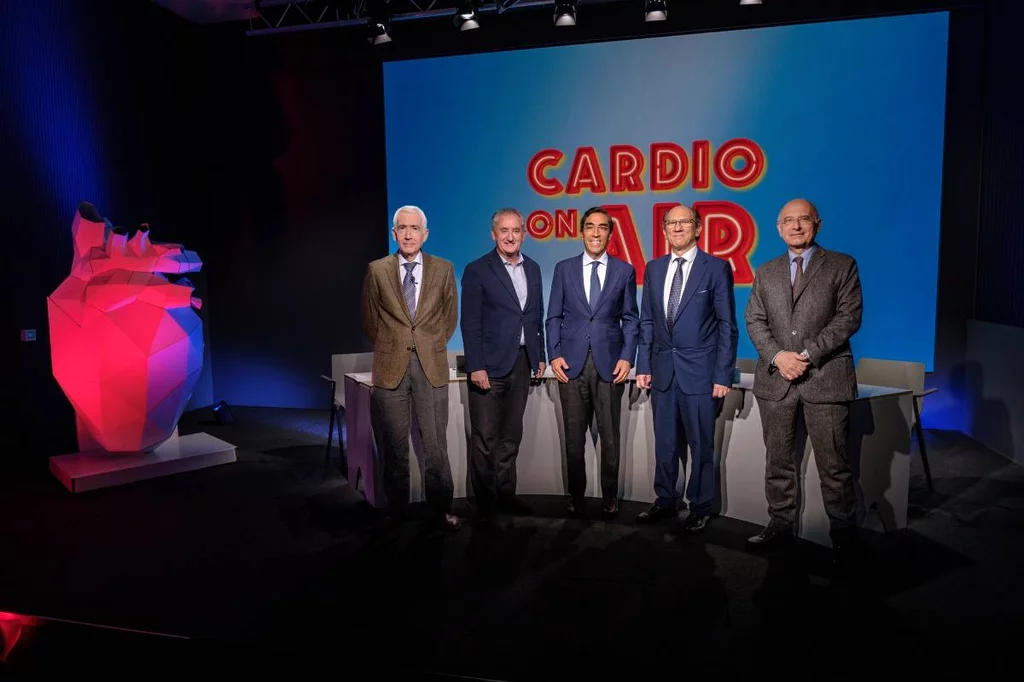 Luis Rodríguez Padial, presidente electo de la SEC; Tomás Cobo Castro, presidente del Cgcom; Julián Pérez-Villacastín, presidente de la SEC; Javier García Alegría, presidente de Facme; y Ángel Cequier Fillat, presidente de la Comisión Nacional de la Especialidad de Cardiología. Foto: SEC 