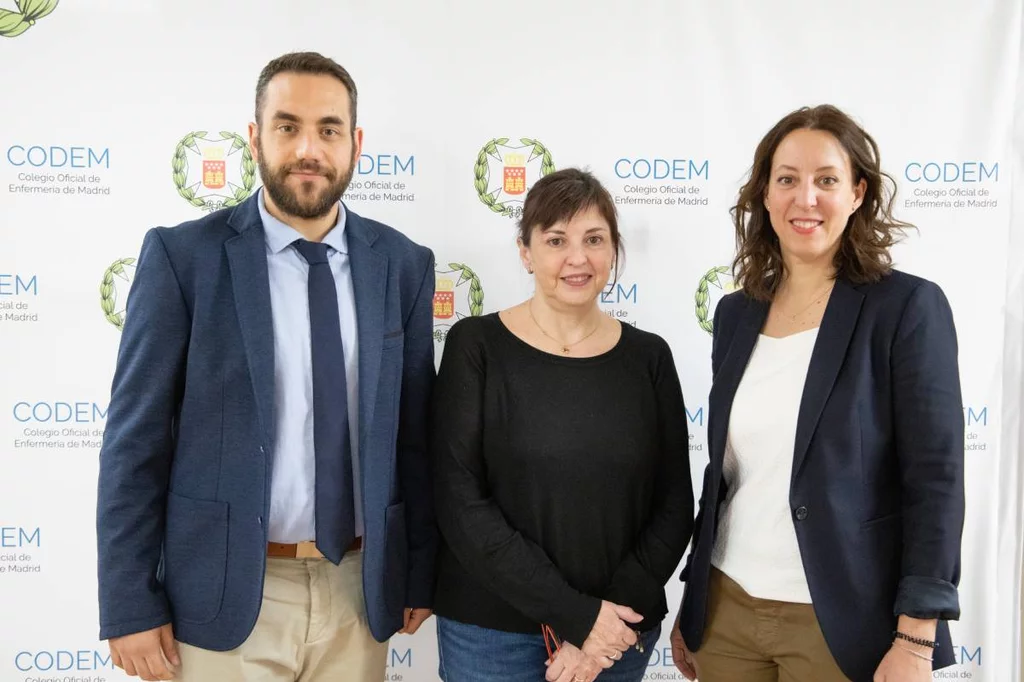 Enrique Monsalvo, especialista en Enfermería Familiar y Comunitaria, Rosa Herrero Roldán, coordinadora en funciones del grupo de estudio neurovascular de Sedene, y Mar Rocha, portavoz y tesorera del Codem. Foto: CODEM