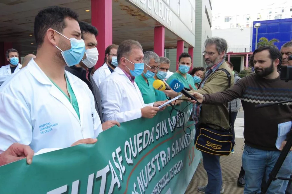 ManifestaciÃ³n de CESM ante el Hospital de Ceuta en la primera jornada de huelga. Foto: CESM CEUTA