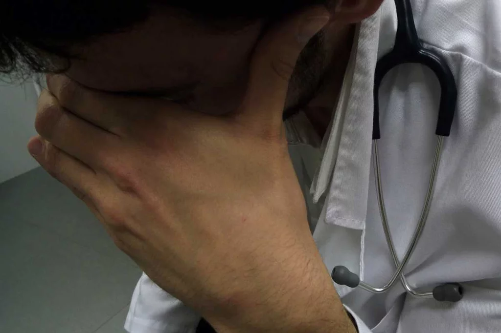La pandemia ha empeorado la percepción que los médicos tienen de su propia salud.