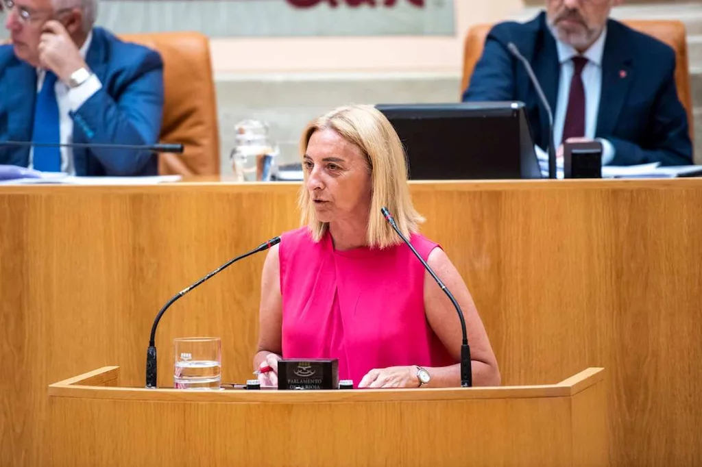 La consejera de Sanidad de La Rioja, María Somalo, durante una reciente comparecencia en el Parlamento autonómico. Foto: GOBIERNO DE LA RIOJA.