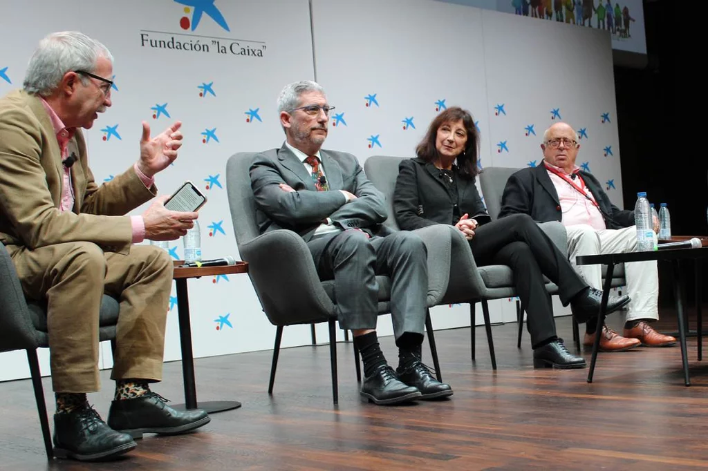 Yolanda Agra, subdirectora general de Calidad Asistencial del Ministerio de Sanidad, junto a Xavier Gómez-Batiste, director de la cátedra de Cuidados Paliativos de la Universidad de Vic; José Luis Quintas, viceconsejero de Salud de País Vasco, y Joan Carles March, profesor de la EASP. FOTO: SECPAL.