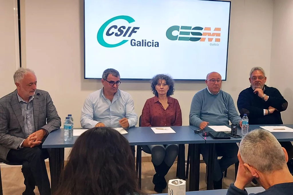 José Franciso Méndez Castro, presidente de CSIF Galicia; Carlos Castro Rivas, responsable de Sanidad de CSIF Galicia; Carolina Moldes, vicepresidenta de CSIF; Ramón Barreiro Paz, presidente general de CESM Galicia y Enrique Marra-López, secretario general de CESM Galicia. Foto: CESM GALICIA 