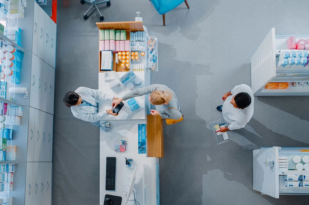 Para formar un equipo de alto rendimiento en la farmacia tan solo hacen falta dos personas. Foto: SHUTTERSTOCK