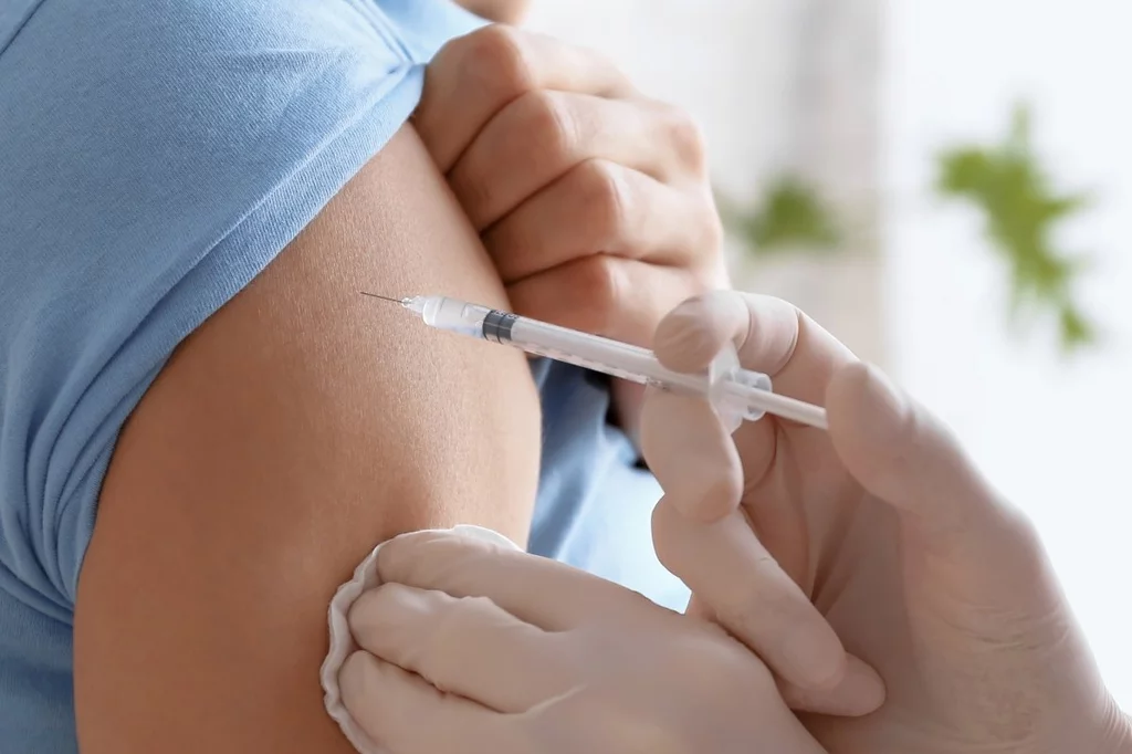 Esta herramienta se basa en las experiencias de reguladores en pases donde la vacunación dirigida por las farmacias se ha introducido y regulado con éxito.