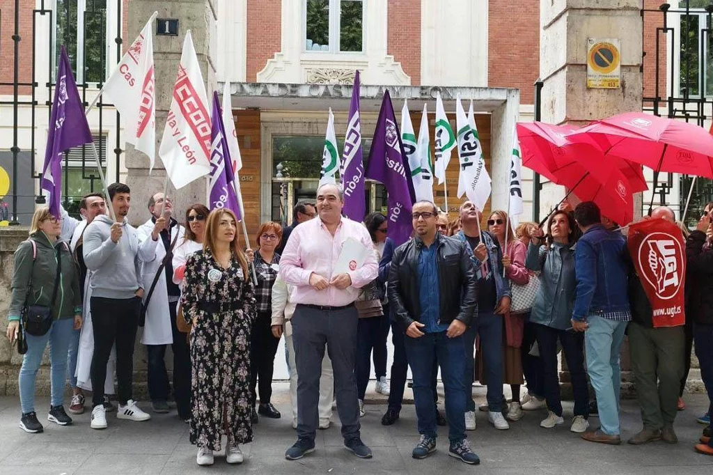 Aspecto de una concentración de protesta convocada en Valladolid por los sindicatos mayoritarios en la mesa para revindicar mejoras sanitarias. Foto: CCOOCYL.