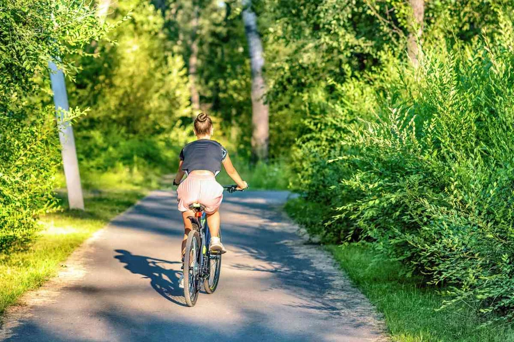 Una de las medidas es crear infraestructuras de fomento del uso de la bicicleta que, en ningún caso, mermen el espacio destinado al uso peatonal.