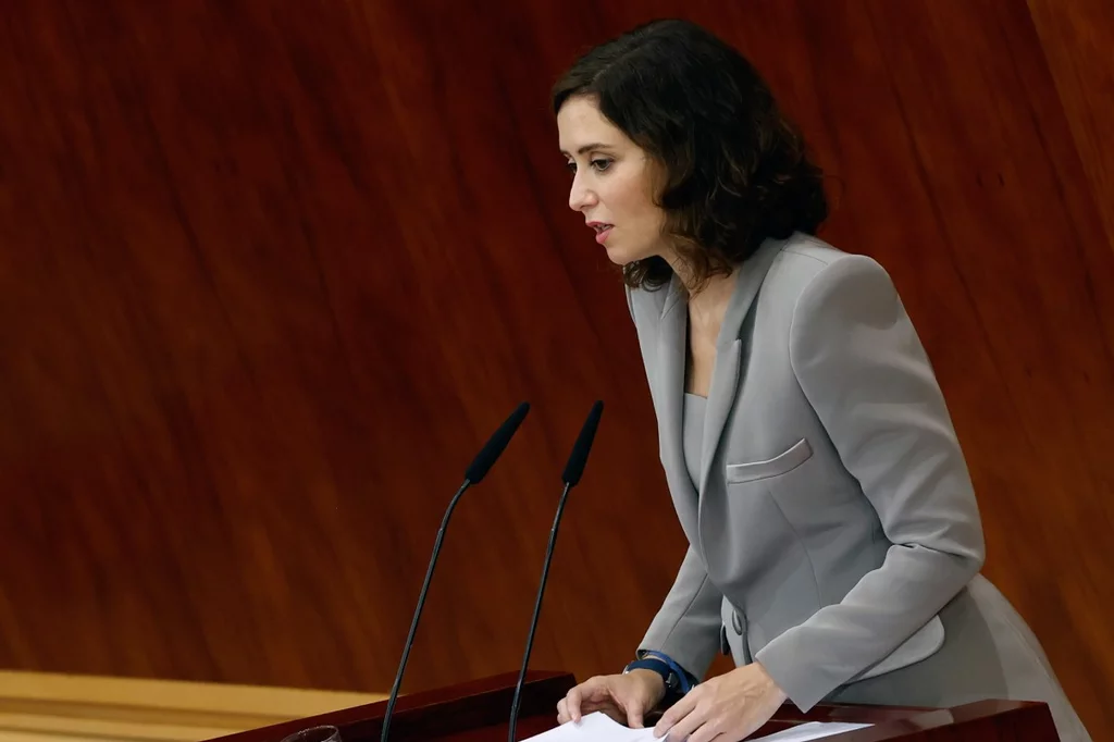 La candidata del PP a presidir la Comunidad de Madrid, Isabel DÃaz Ayuso, interviene en el debate de su investidura, este miÃ©rcoles en la Asamblea de Madrid. Foto: EFE/ J. J. GUILLEN