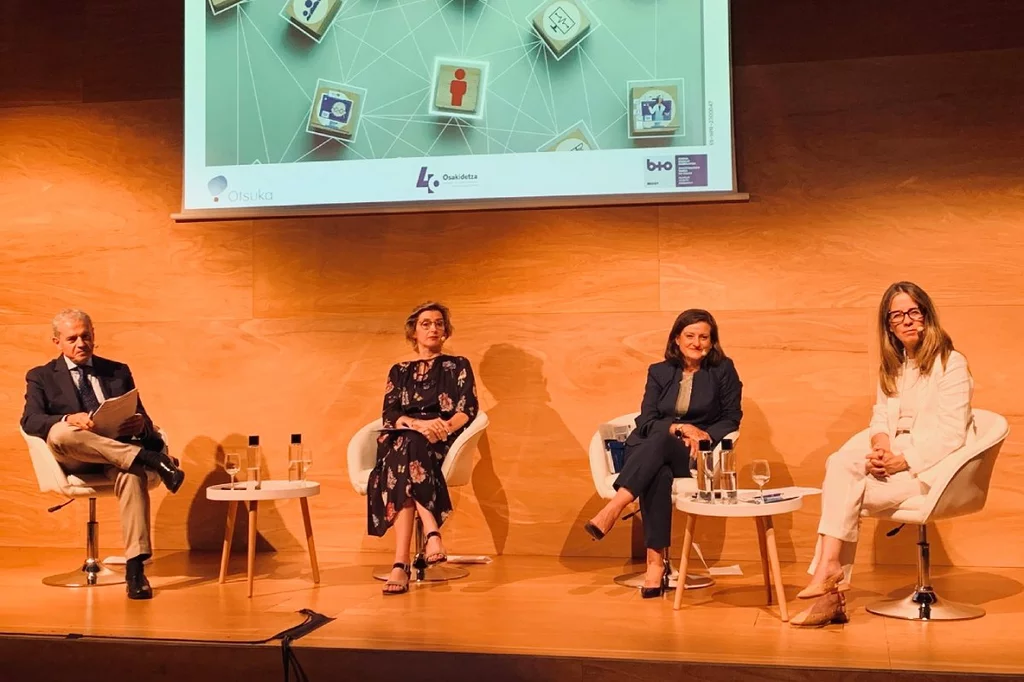 IÃ±aki Betolaza, Raquel Olalla Herbosa, Montserrat Bango Amat y Silvia Reboredo GarcÃa, durante la jornada. Foto: OTSUKA