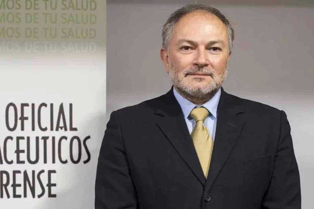 Vicente Ãlvarez FernÃ¡ndez, presidente de Asfarvet y vicepresidente del COF de Orense.