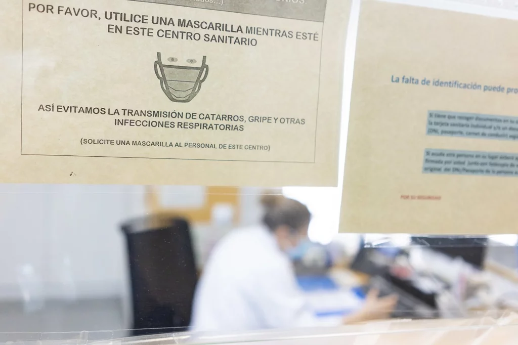 Aunque no está en el orden del día específicamente, el ministro de Sanidad José Manuel Miñones pretende abordar el uso de las mascarillas en centros sanitarios y farmacias.