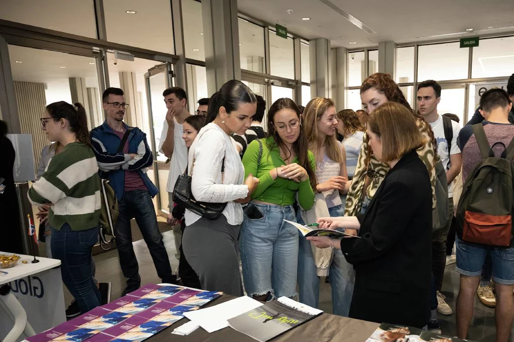 MÃ¡s de un centenar de alumnos han participado en el foro de empleabilidad organizado por la Universidad CEU Cardenal Herrera (CEU-UCH), de Valencia. Foto: CEU-UCH.