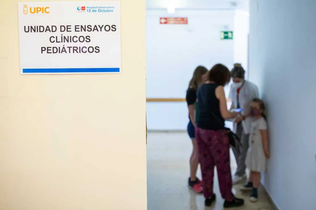 No es posible la participación de pacientes pediátricos en el diseño de ensayos pero s la de sus padres, si tienen formación e información adecuadas. 