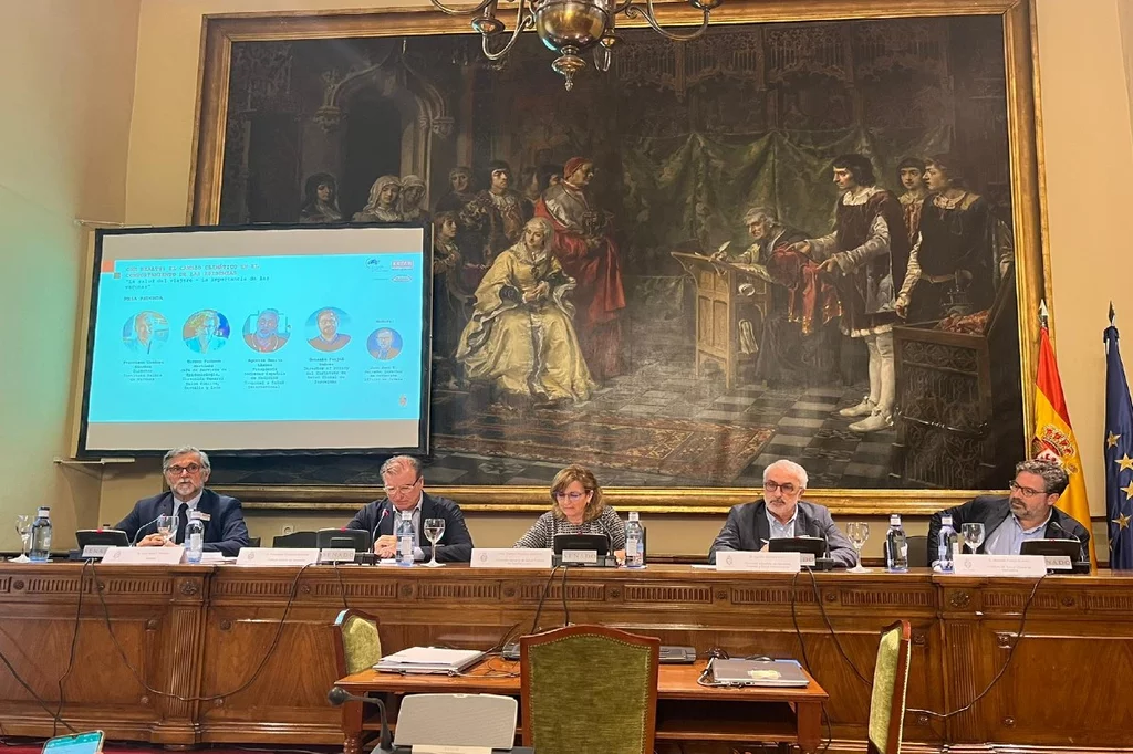 Juan José F. Polledo, director de Corporate Affairs de Takeda; Francisco Giménez, director del Instituto Balmis de Vacunas; Carmen Pacheco, jefa del Servicio de Epidemiologa en la Dirección General de Salud Pública de Castilla y León; Agustn Benito, presidente de la Sociedad Española de Medicina Tropical y Salud Internacional, y Gonzalo Fanjul, director de Polticas del Instituto de Salud Global de Barcelona.