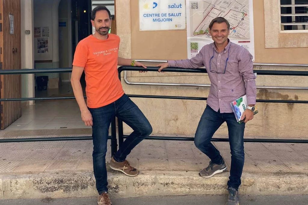 Baltasar Pons, farmacéutico comunitario en Llucmajor, Mallorca, y Gabriel Lliteras, coordinador de tutores de residentes del centro de salud Migjorn, en la misma localidad.