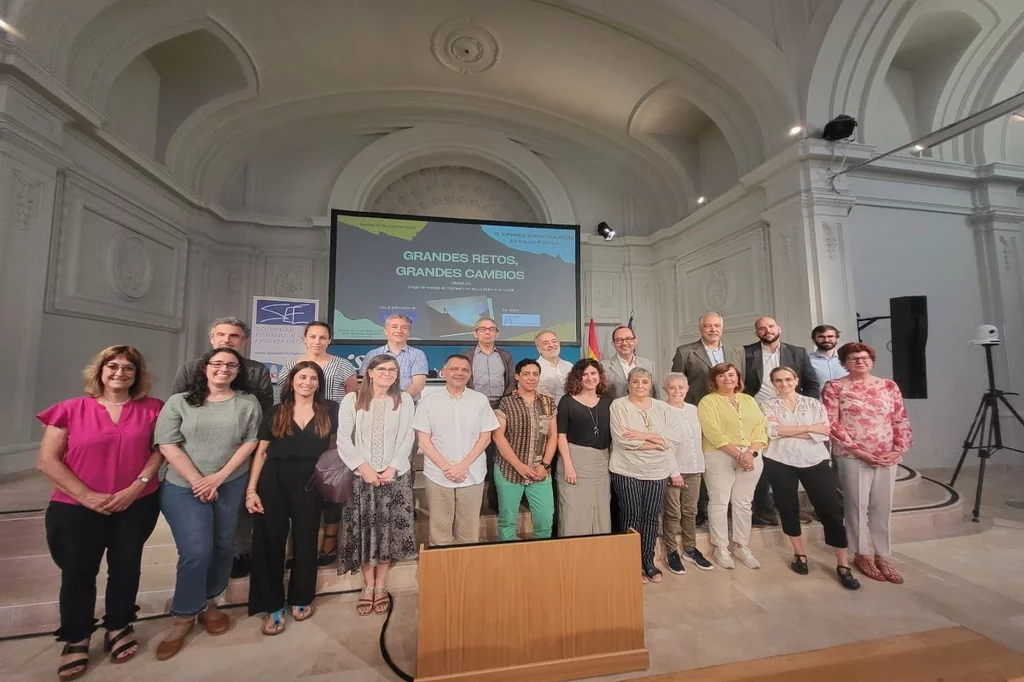 Asistentes a la IX Jornada sobre vigilancia en salud pÃºblica, con Pilar Aparicio, directora general de Salud PÃºblica, del Ministerio de Sanidad entre los ponentes. Foto: SEE