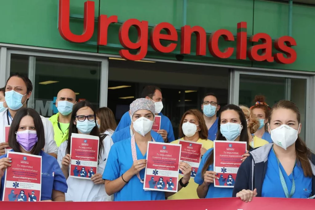 Protesta organizada por Semes a las puertas de un hospital de la Comunidad de Madrid para reclamar al Ministerio de Sanidad la creación de la especialidad de Urgencias y Emergencias. Foto: SEMES.