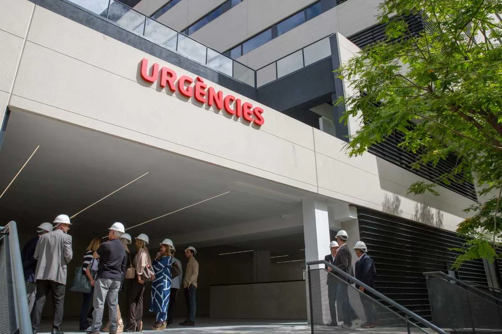 El grupo Quirónsalud ha mostrado hoy el edificio y su equipamiento a representantes de la sociedad civil, empresarios y políticos de Badalona. Foto: QUIRÓNSALUD