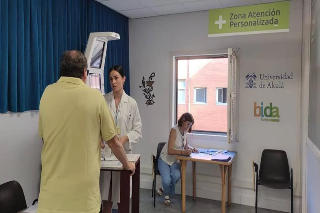 La Facultad de Farmacia de la UAH, de Madrid, ha implantado el ECOE para evaluar a los alumnos de PrÃ¡cticas Tuteladas. Su intenciÃ³n es repetir la experiencia el prÃ³ximo curso. Foto: UAH.