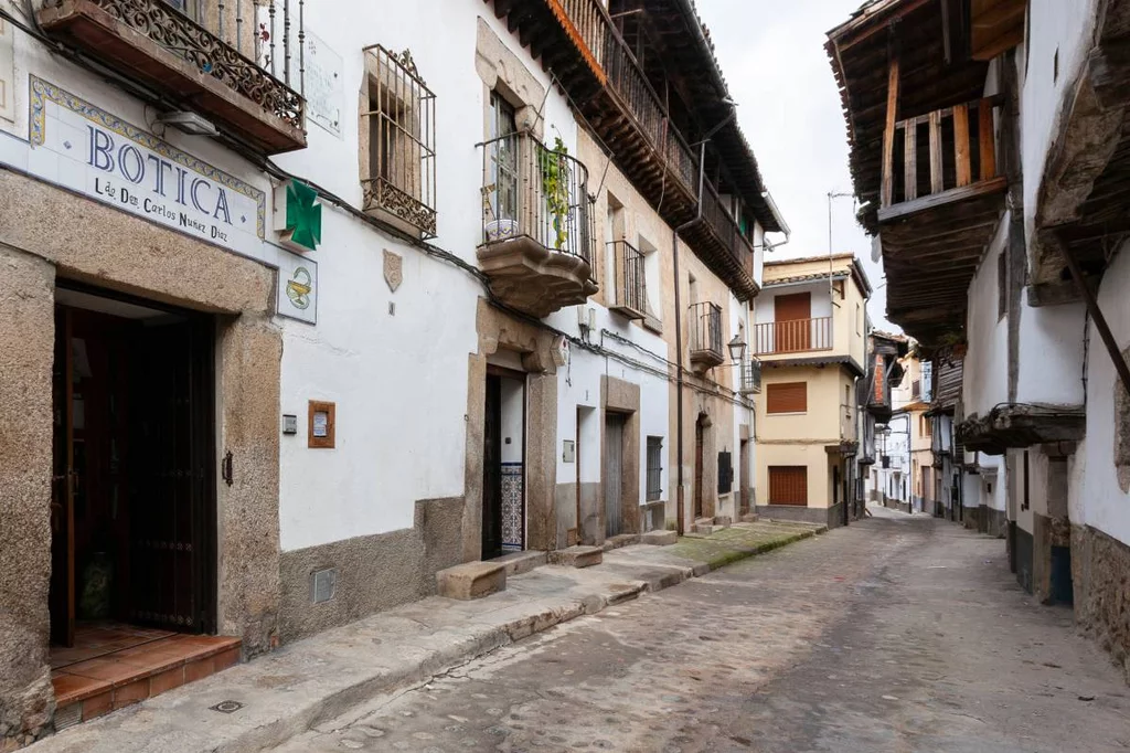 En el proyecto piloto del Ministerio para la TransiciÃ³n EcolÃ³gica y el Consejo de COF participarÃ¡n 109 farmacias de Castilla y LeÃ³n, que ofrecerÃ¡n educaciÃ³n sanitaria. Foto: SHUTTERSTOCK.