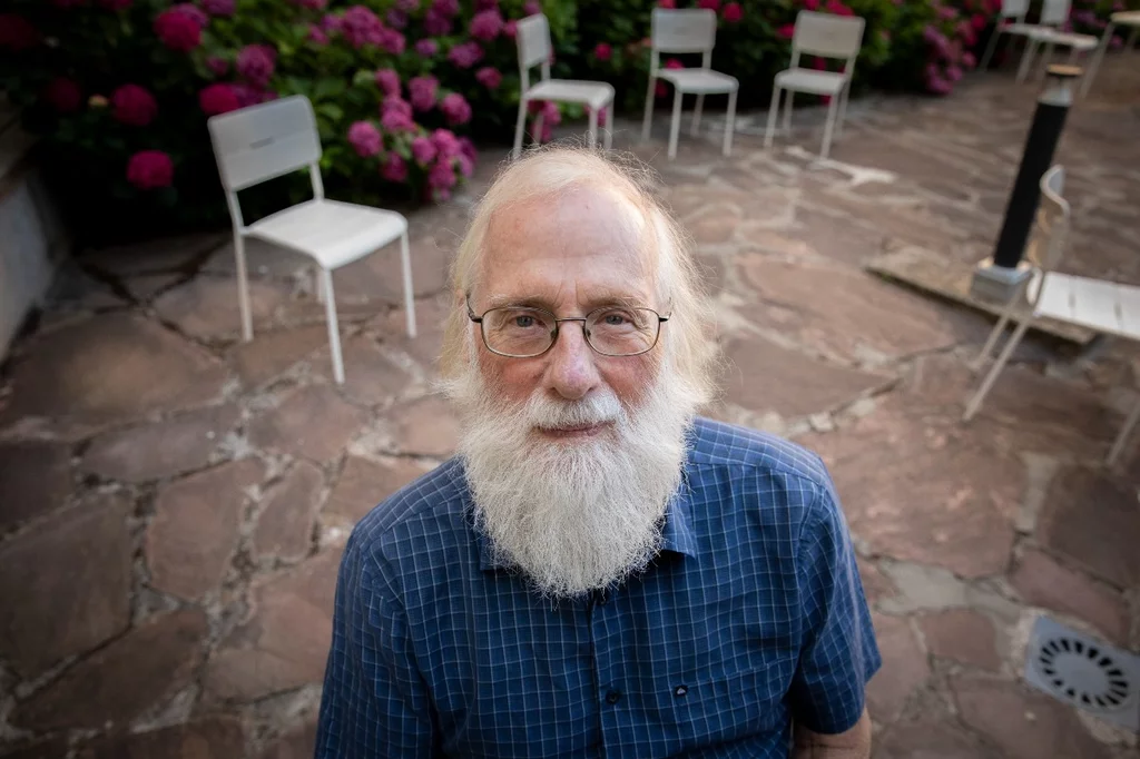 El biÃ³logo molecular del Salk Institute Tony Hunter en su visita al CNIO. FOTO: SERGIO GONZÃLEZ VALERO.