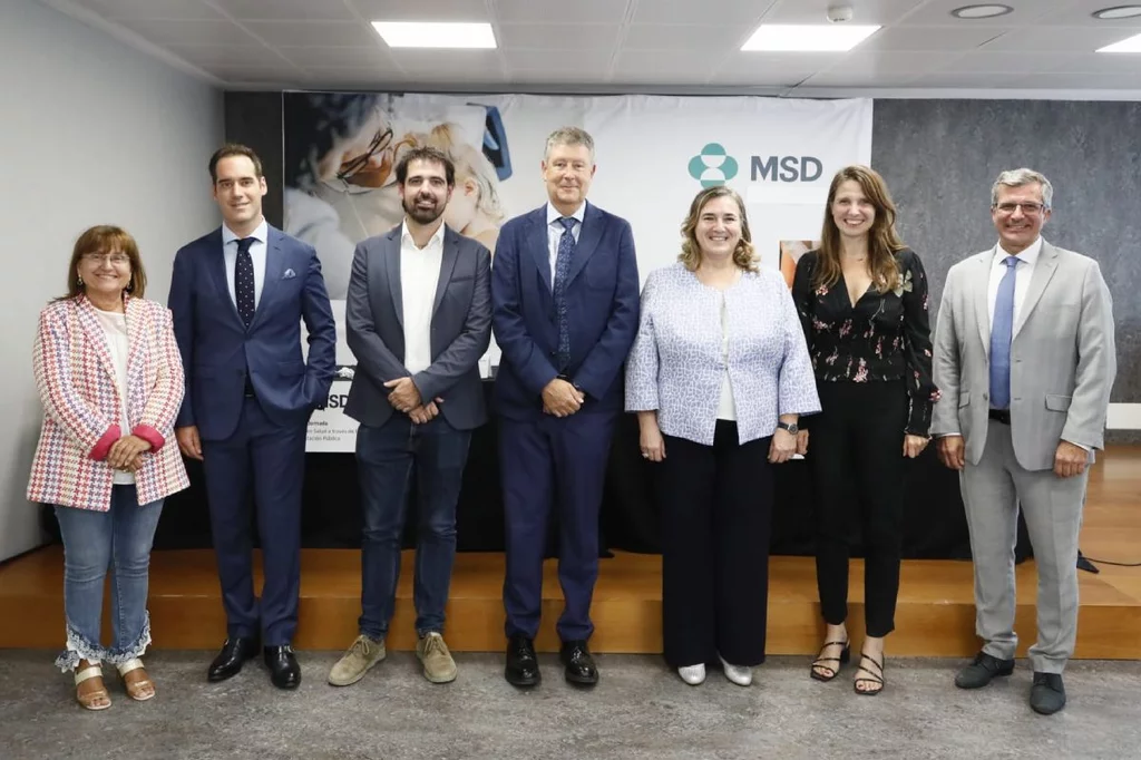 Inmaculada Tomás, Javier Vázquez, Josep Maria Guiu, José María Gimeno, Susana Álvarez, Ana Angelich y Miguel Ángel Calleja, en la jornada.