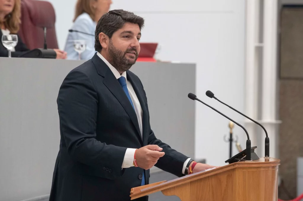 El presidente en funciones de la Comunidad de Murcia, Fernando López Miras, durante la primera sesión del pleno de su investidura, celebrada este miércoles. Foto: EFE/MARCIAL GUILLÉN