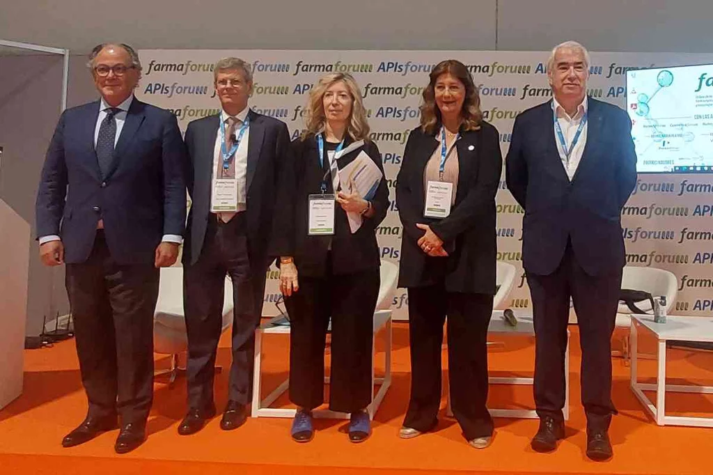 Ángel Luis Rodríguez de la Cuerda secretario general de Aeseg; Miguel Vidal-Quadras, socio del despacho Vidal-Quadras & Ramon; Gisele Butelman, directiva de Farmhispania; Mari Carmen Cruzado, directora de la división de farmacia de Ercros, y Emili Esteve, director técnico de Farmaindustria.. Foto: C.T.