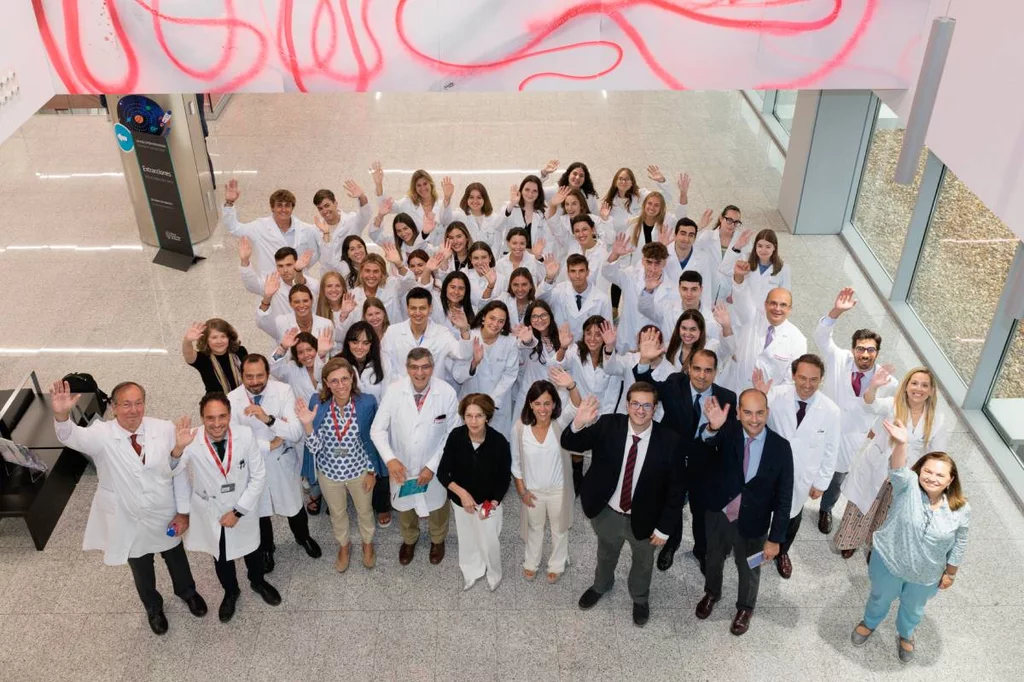 Especialistas, docentes y alumnos de la Unidad de Protonterapia del Cancer Center Clínica Universidad de Navarra. Foto: CUN.