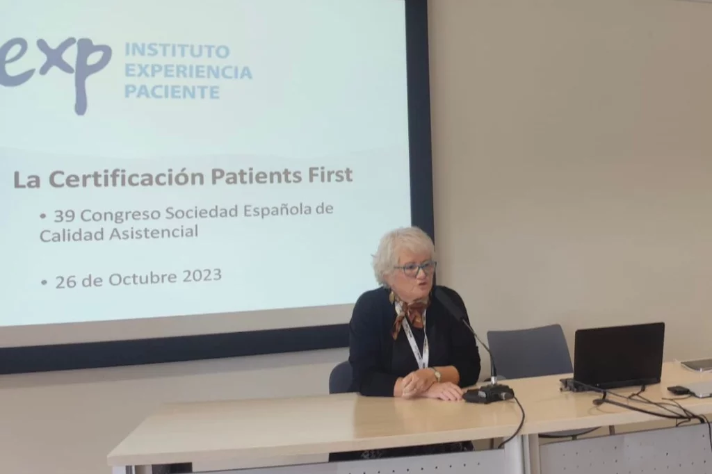 La presidenta de Calidad Asistencial de la SECA, Inmaculada Mediavilla, en la presentación de Patients First. Foto: IEXP.