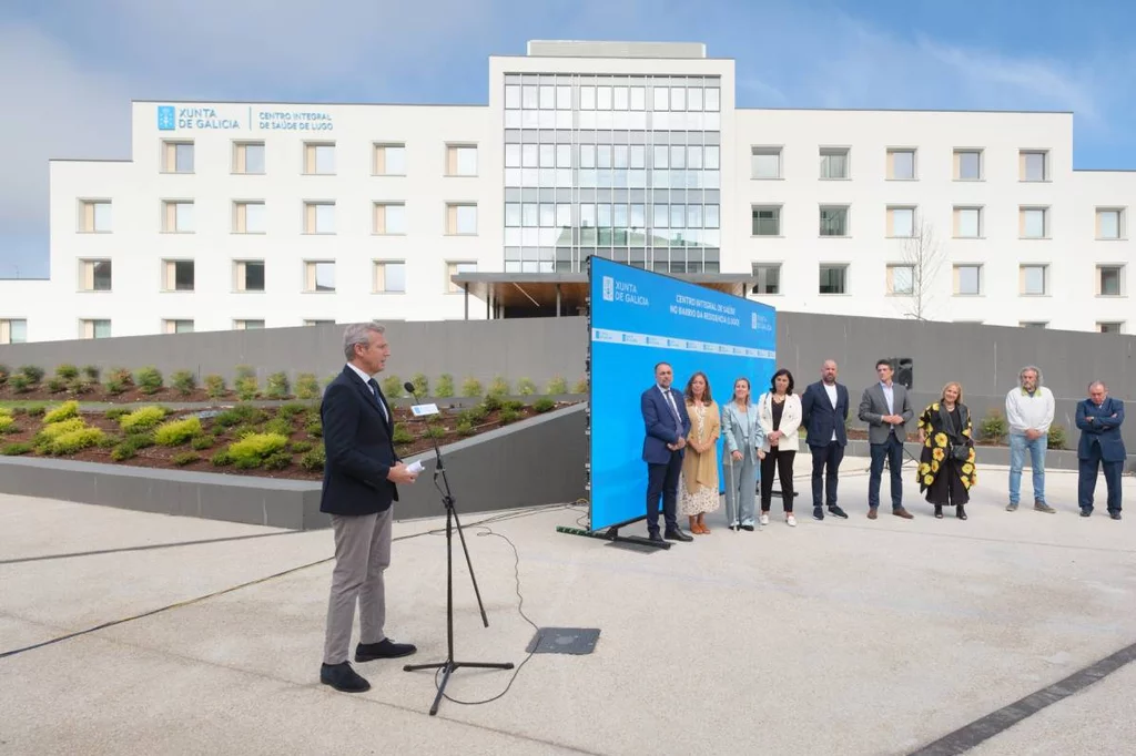  El presidente de la Xunta, Alfonso Rueda, durante la visita que hizo en septiembre a las nuevas instalaciones del primer Centro Integral de Salud de Galicia. Foto: XUNTA DE GALICIA.