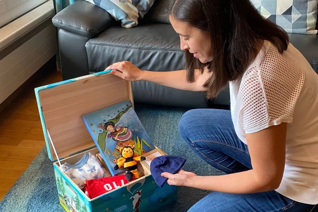 La caja de recuerdos del hijo pequeño de Sara, Oli, que murió al poco de nacer. Foto: CEDIDA