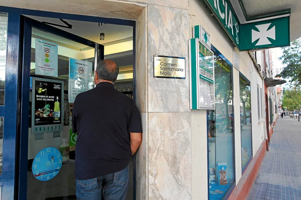 Conocer el barrio y a los vecinos, también quellos que van a otras farmacias, es una información valiosa para crecer. Foto: MARIAM A. MONTESINOS