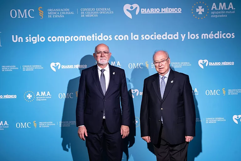 Jaime Giner y Manuel Fuentes, vicepresidente y vicesecretario de A.M.A Vida. FOTO: JOSÉ LUIS PINDADO