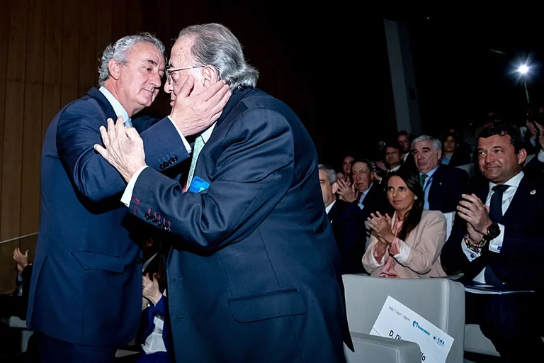 Tomás Como y Diego Murillo, presidentes del Cgcom y A.M.A Seguros, respectivamente. FOTO: JOSÉ LUIS PINDADO