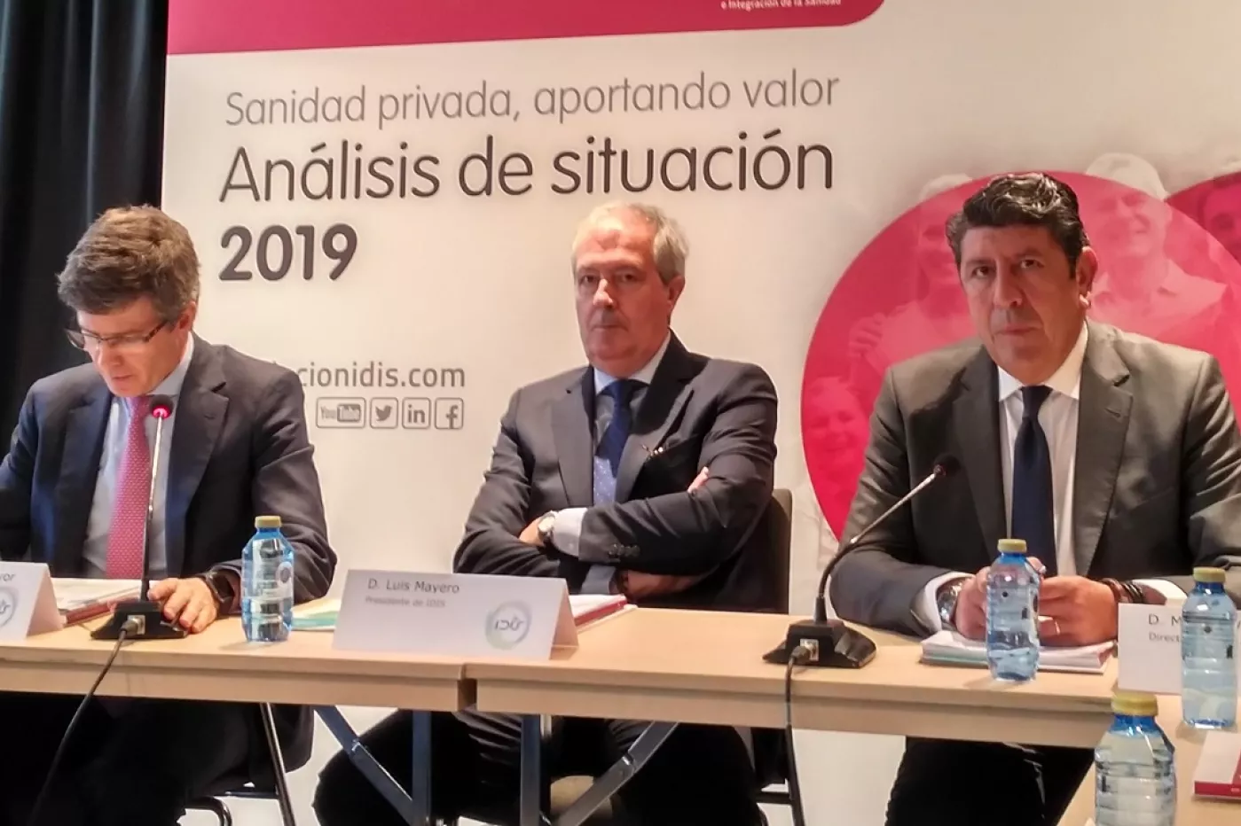 Presentación del informe Sanidad privada, aportando valor, del IDIS, de 2019. Adolfo Fernández-Valmayor, Luis Mayero y Manuel Vilches, de la Fundación IDIS, este lunes en el acto de presentación, en Madrid.