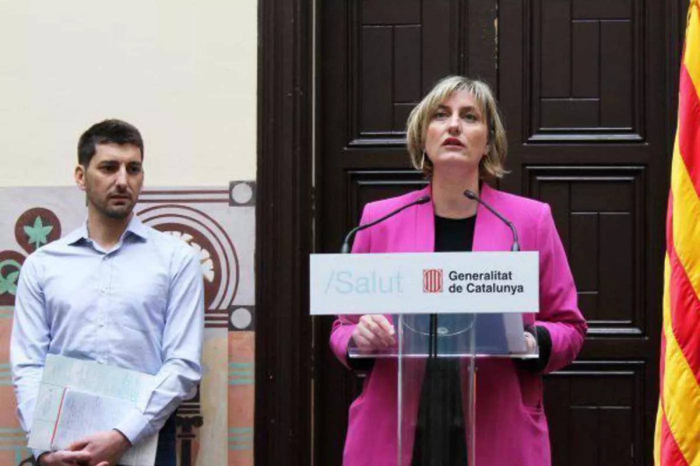 Alba Vergés con Oriol Mitjà en una comparecencia pública.