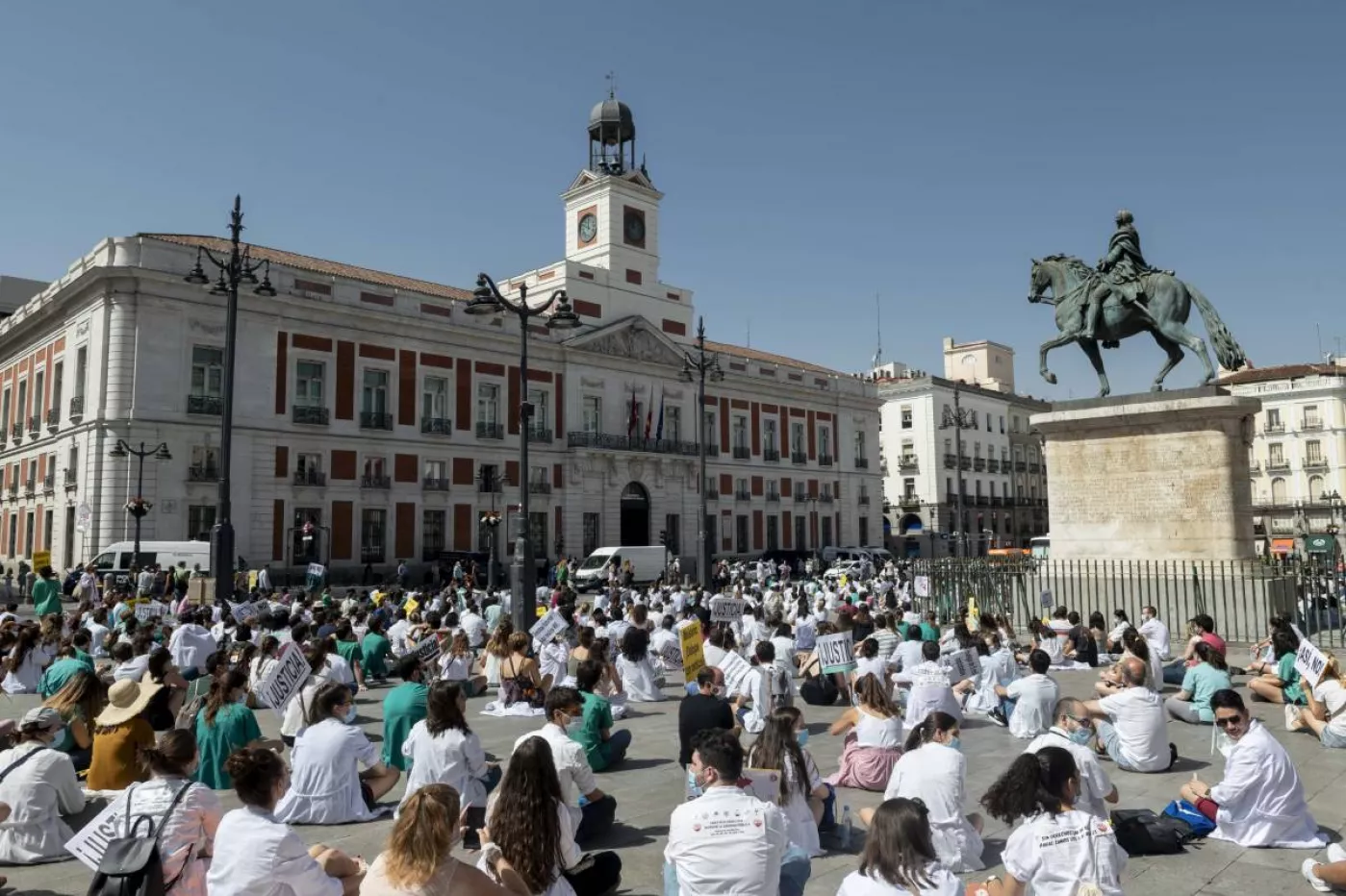 Residentes manifestándose frente a la Puerta del Sol de Madrid (José Luis Pindado)
