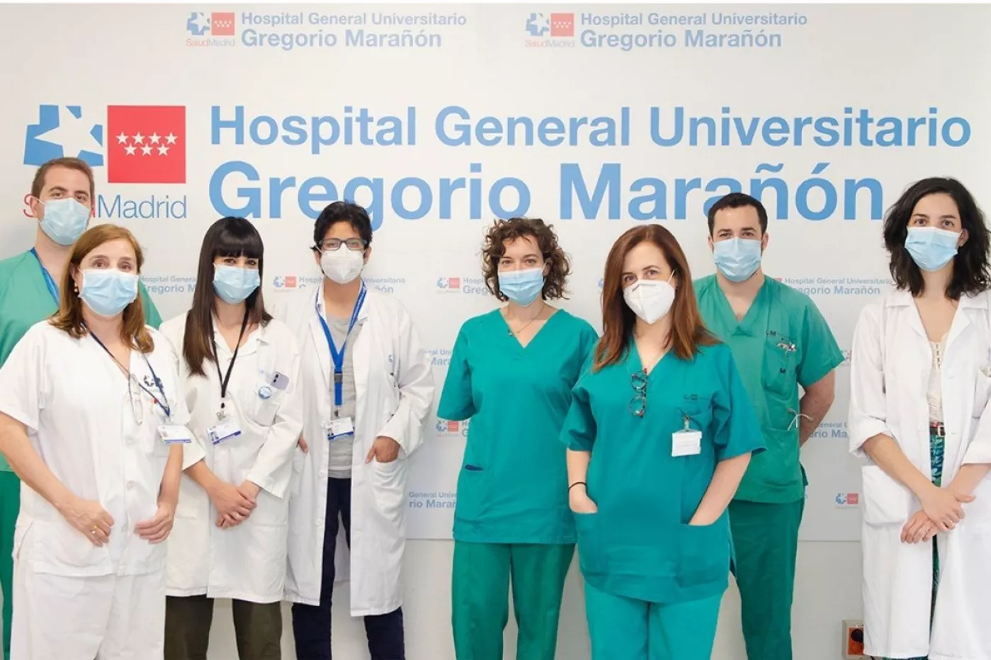 Miembros de los equipos de Microbiología y Trasplante Hepático del Hospital Gregorio Marañón, de Madrid. FOTO: HGUGM.