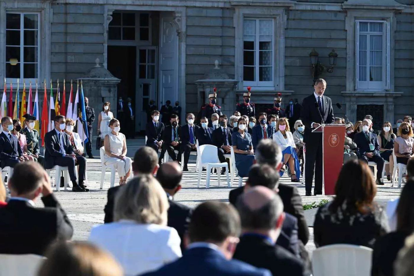 El rey Felipe VI durante su intervención en el acto de homenaje a las víctimas de la covid-19 y de reconocimiento al personal sanitario, celebrado este jueves en Madrid.