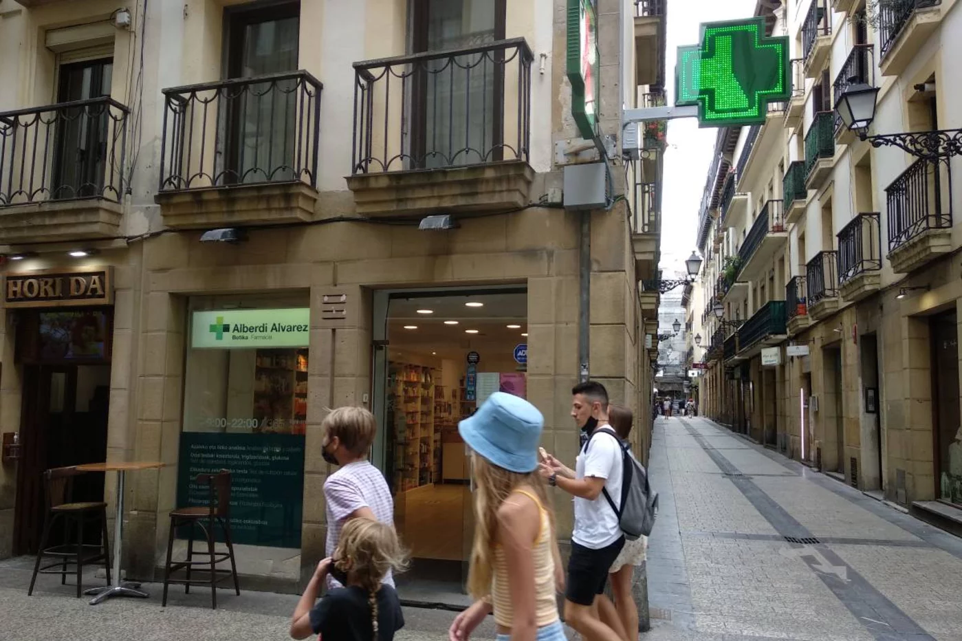 Una farmacia del casco viejo de San Sebastián. /Carmen Torrente.