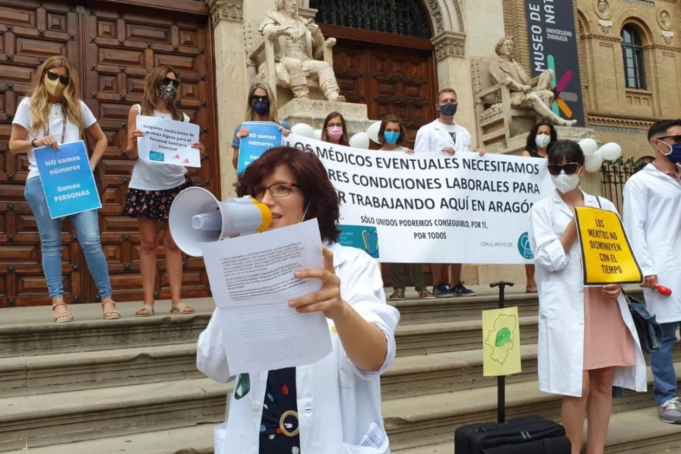 Aspecto de una de las protestas convocadas por la Plataforma de Médicos Eventuales para reclamar al Gobierno de Aragón una alternativa a la OPE tradicional (Foto: Maaszoom Comunicación).