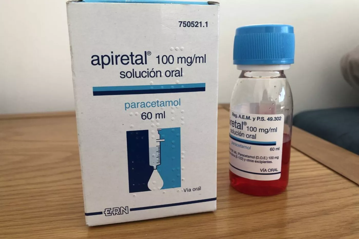 El medicamento pediátrico Apiretal es de los Laboratorios ERN. 